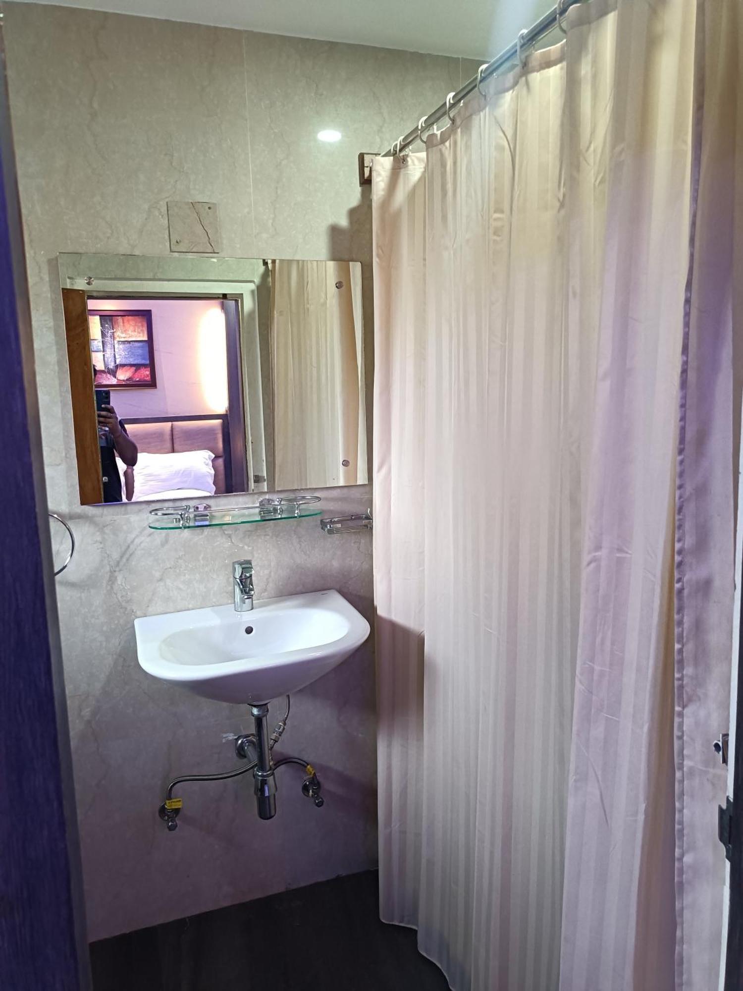 סילצ'אר Hotel Sudakshina By Roh מראה חיצוני תמונה