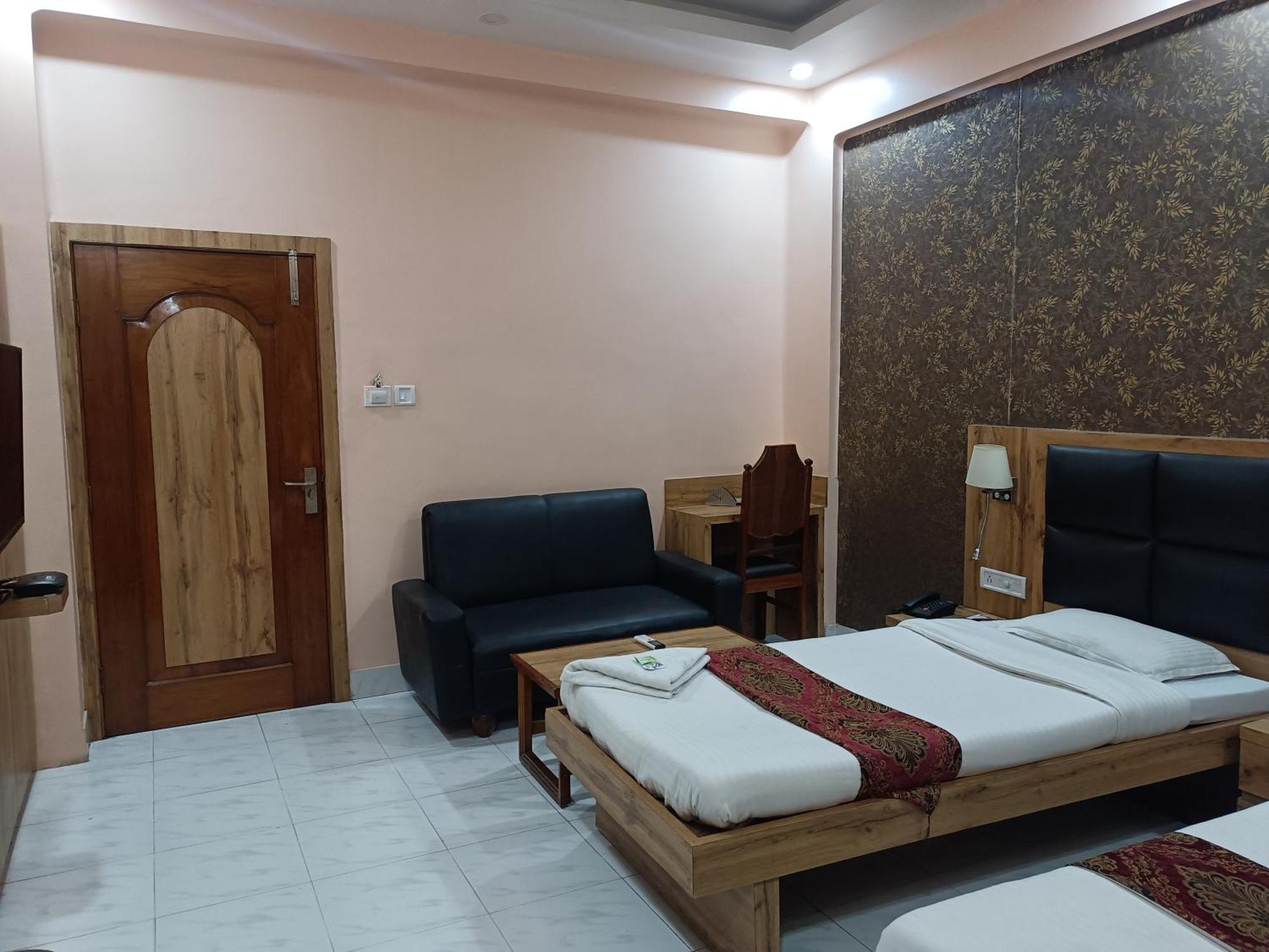 סילצ'אר Hotel Sudakshina By Roh מראה חיצוני תמונה
