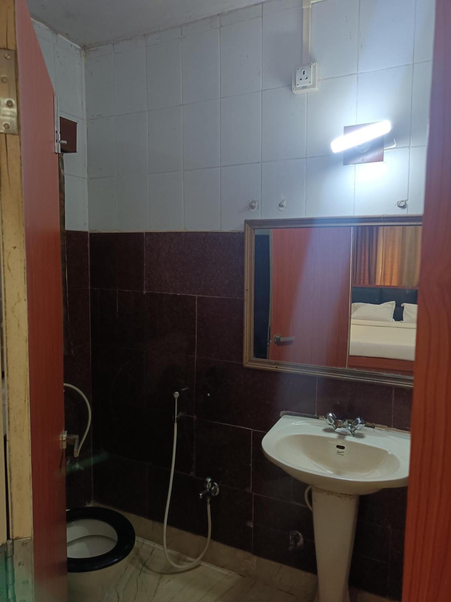 סילצ'אר Hotel Sudakshina By Roh מראה חיצוני תמונה